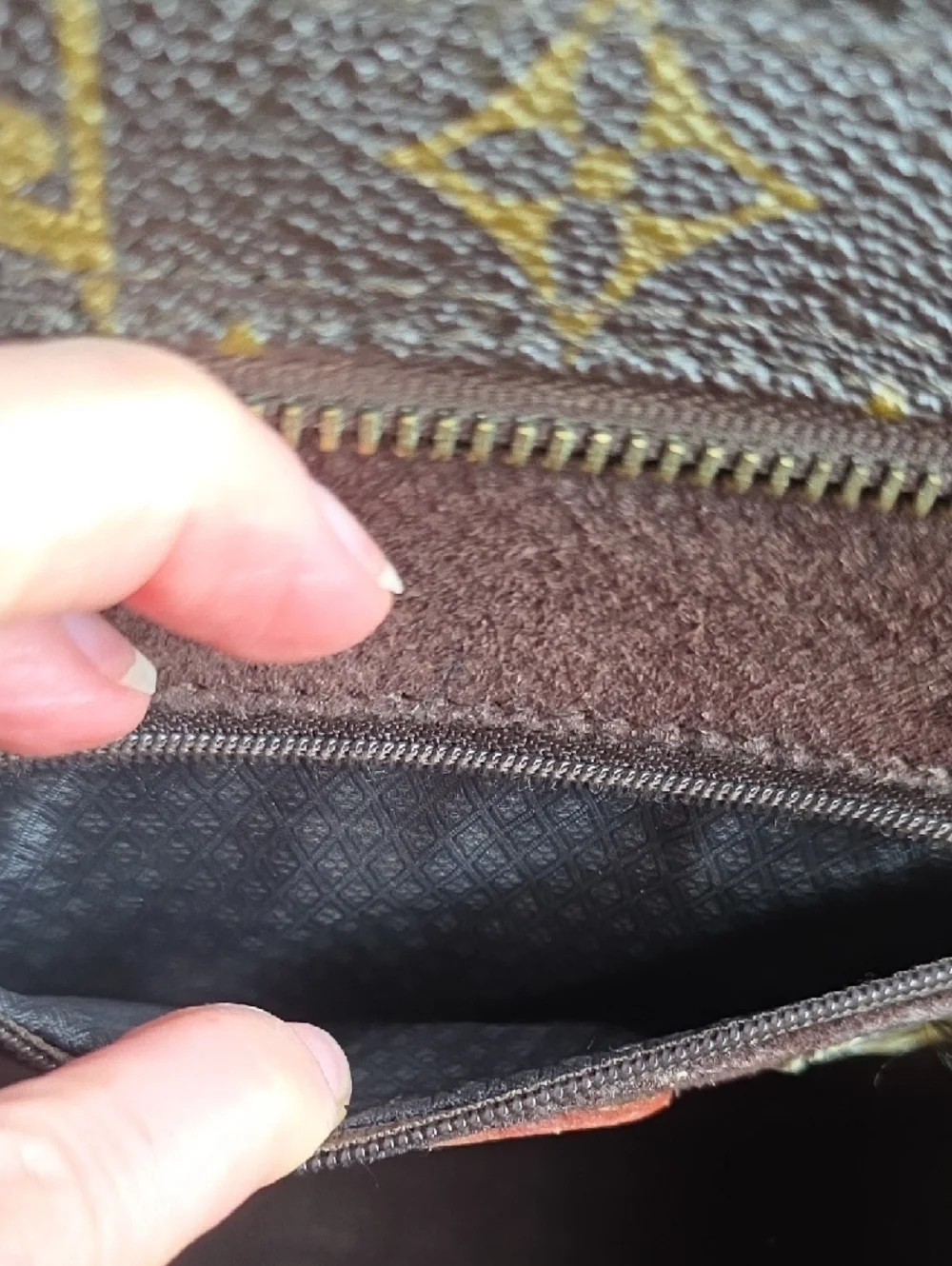 Louis Vuitton Monogram Canvas Briefcase with Tan Leather Trim - Picture 7 of 15